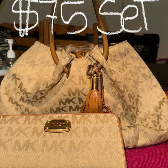 All ORIGINAL MICHAEL KORS make an offer - Picture 5 of 8